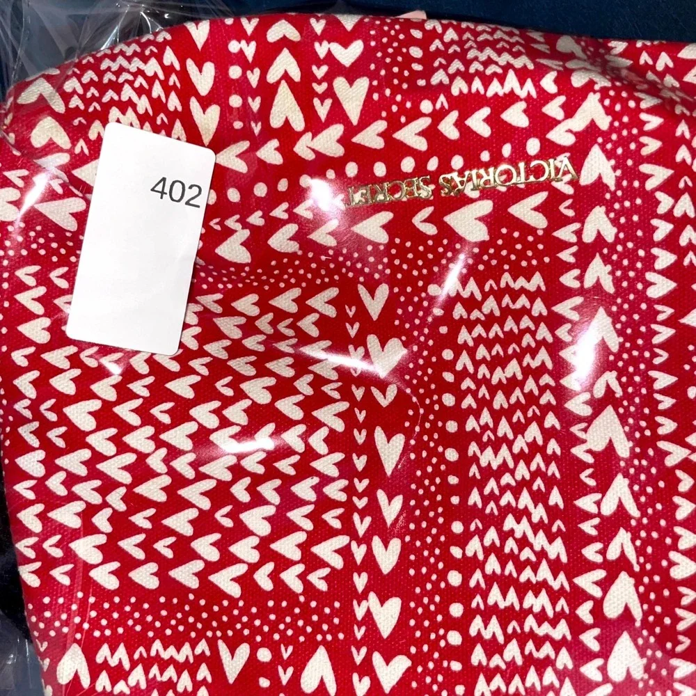 Victoria Secret Beanie Hat Cosmetic Makeup Bag Womens OS Red Black Heart Print